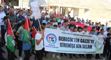 Derecik'te Filistin'e destek yürüyüşü yapıldı