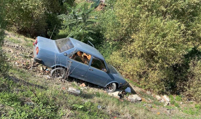 Dereye uçan otomobilden burnu bile kanamadan çıktı