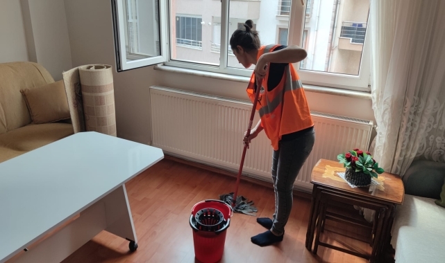 Devrek'te 65 yaş üstü ve engelli vatandaşların evleri temizleniyor