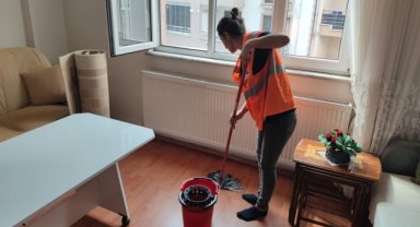 Devrek'te 65 yaş üstü ve engelli vatandaşların evleri temizleniyor