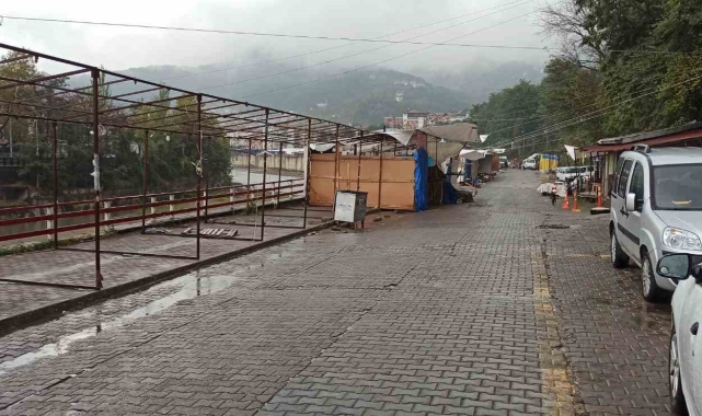 Devrek'te alışveriş stantları kapandı