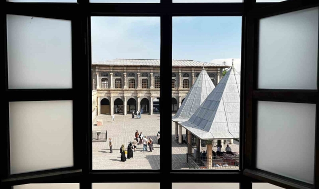 Diyarbakır'a gelen turistler şehrin tarihi dokusuna hayran kalıyor