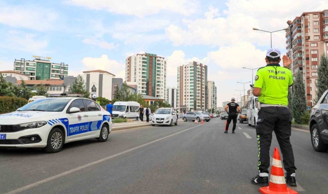 Diyarbakır'da polis ekipleri yeni eğitim döneminde sahada