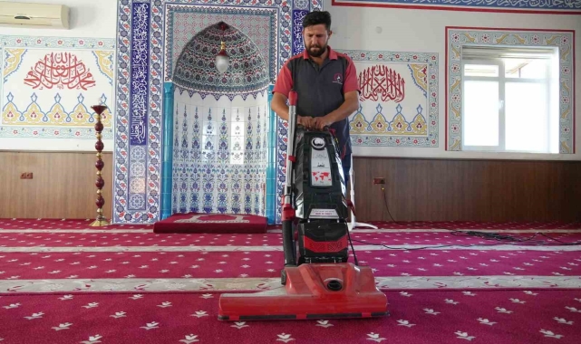 Düzce Belediyesi camileri pırıl pırıl yapıyor