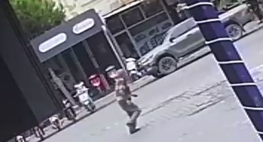 Edremit'te motosiklet mağazasını kurşunladılar