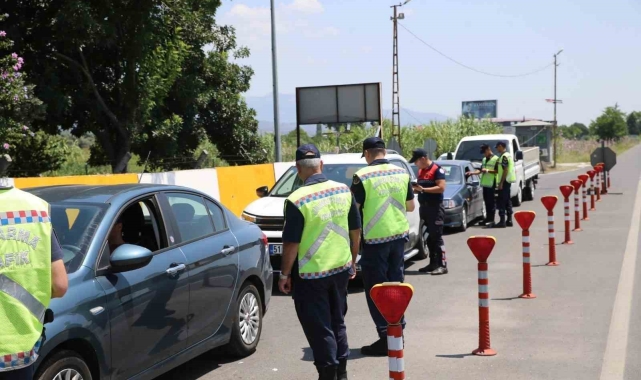 Efeler'de 21 düzensiz göçmen yakalandı
