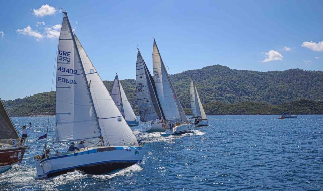 Egenin iki yakasını bir araya getiren Channel Regatta'nın ilk gün yarışı tamamlandı