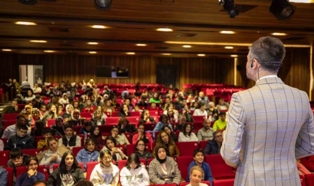 Eğitim koçu Dinç, Aile ve Kariyer Okulu ile ilgili bilgi verdi