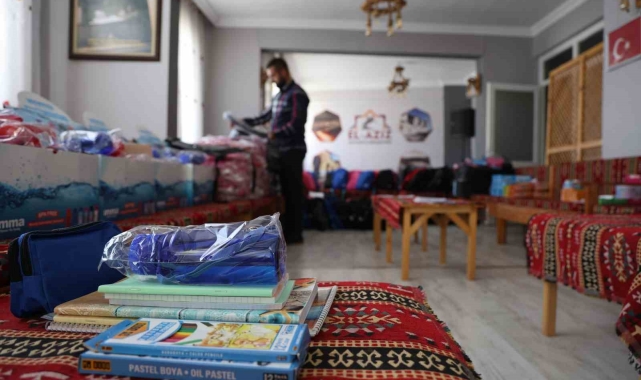 Elazığ'da bin öğrenciye kırtasiye yardımı yapıldı
