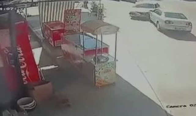 Elazığ'da otomobillerin çarpışma anı kamerada