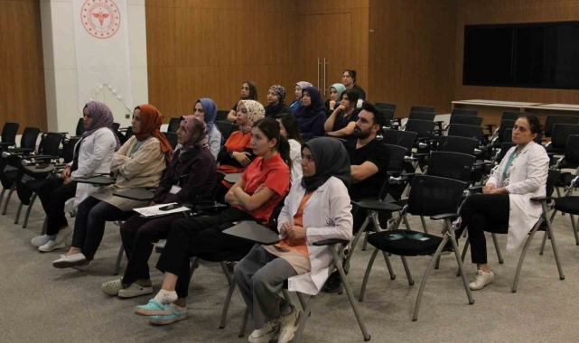 Elazığ&#039;da sağlık çalışanlarına yönelik eğitimler sürüyor