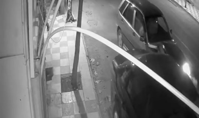 Elazığ'da seyir halindeki otomobil, park halindeki araca çarptı