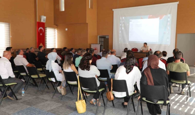 Elazığ'da yeni üretim planı ve desteklemeler üreticilere anlatıldı