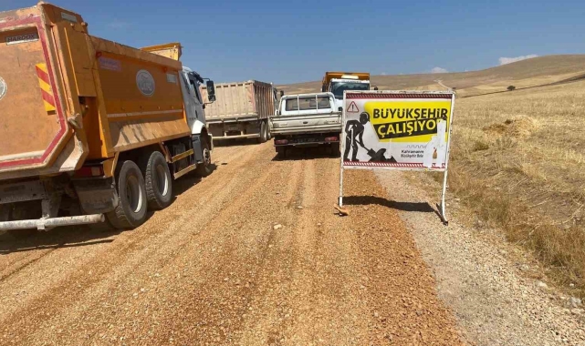 Elbistan'da Yalıntaş - Aksakal Grup Yolu'nu iyileştirme çalışmaları başladı