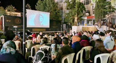 Emet'te gezen sinema keyfi