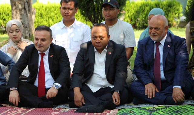 Endonezya Ankara Büyükelçisi Purnama, Trabzon'da öğrencilerle buluştu