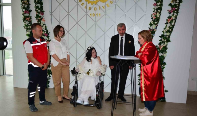 Engelli çift gerçek aşkı orada buldu: Onlar için unutulmaz bir düğün yapıldı