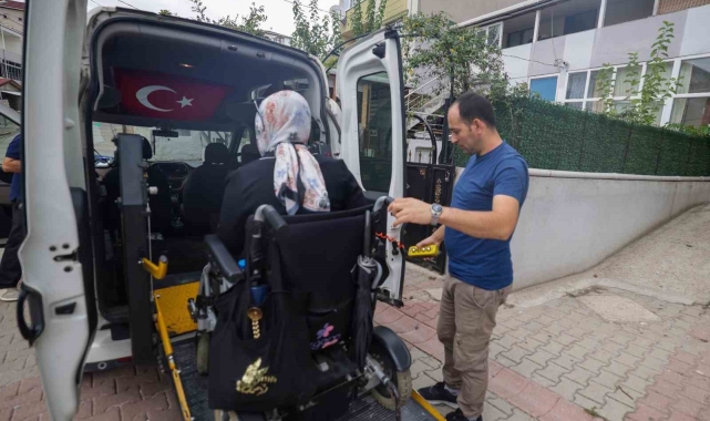Engelsiz ulaşım: Ümraniye'de 'Engelli Hizmet Aracı'yla hayata tam katılım