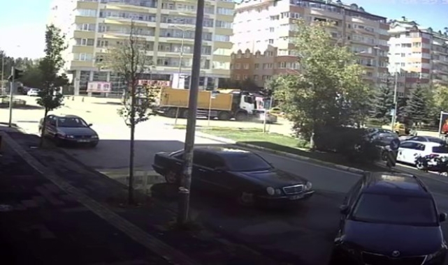 Erzurum'da trafik kazasında yürekler ağza geldi