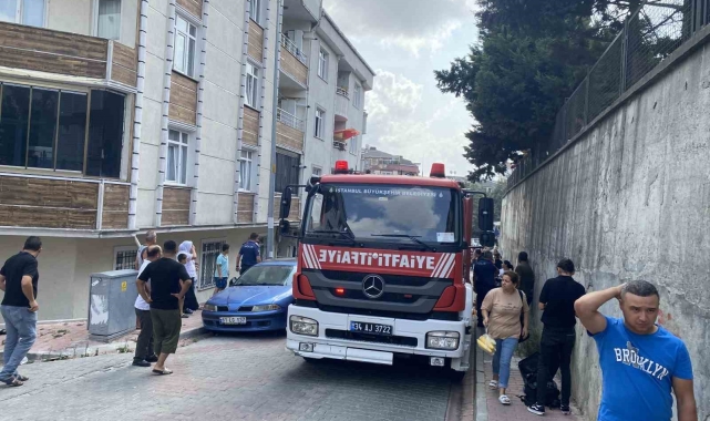 Esenyurt'ta ev yangını, itfaiye eri çocuğu böyle kurtardı