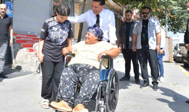 Esenyurt'ta sosyal medyadan tekerlekli sandalye isteyen vatandaşın talebi karşılandı