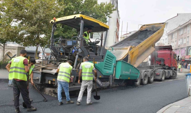 Esenyurt'ta tahrip olan yollar ve asfaltlar yenileniyor