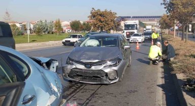 Eskişehir'de 3 aracın karıştığı zincirleme kazada 1 kişi yaralandı