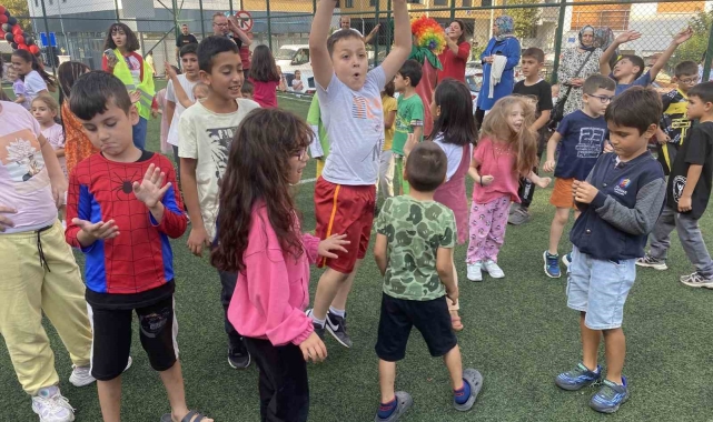 Eskişehirli hayırseverler ihtiyaç sahibi yüzlerce çocuğu sevindirdi