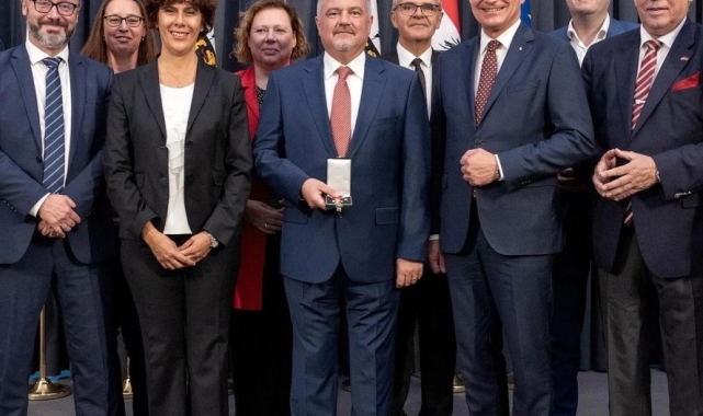 ESOGÜ Hukuk Fakültesi Öğr. Üyesi Prof. Dr. Alpay Hekimler'e Avusturya Eyalet Devlet Nişanı