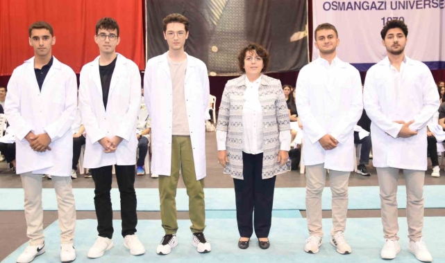 ESOGÜ Tıp Fakültesi'nin yeni öğrencileri beyaz önlüklerini giydi