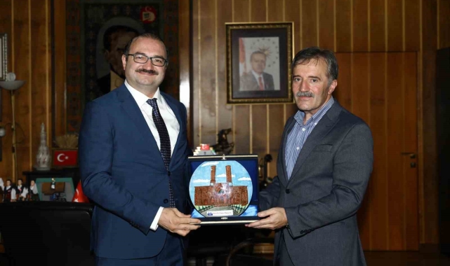 ESTP'den Rektör Hacımüftüoğlu'na hayırlı olsun ziyareti
