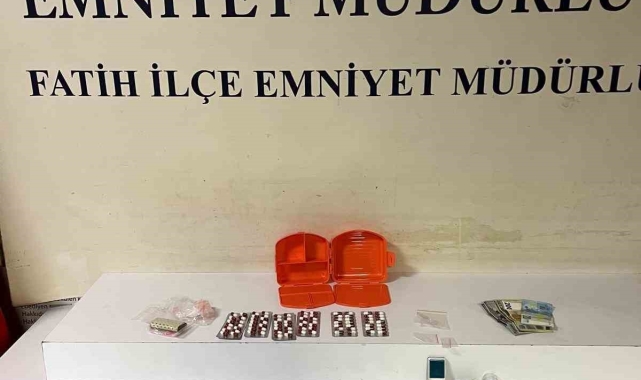 Fatih'te uyuşturucu operasyonları: 4 gözaltı