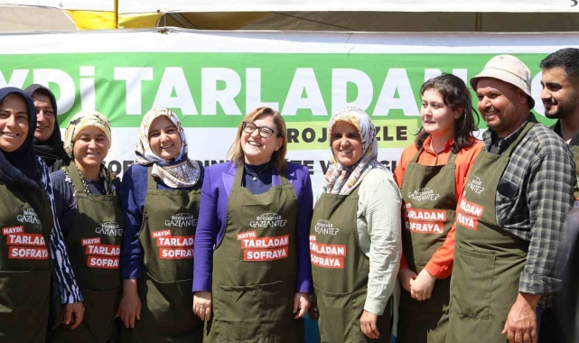 Fatma Şahin, 'Haydi Tarladan Sofraya Pazar Yeri'nden alışveriş yaptı