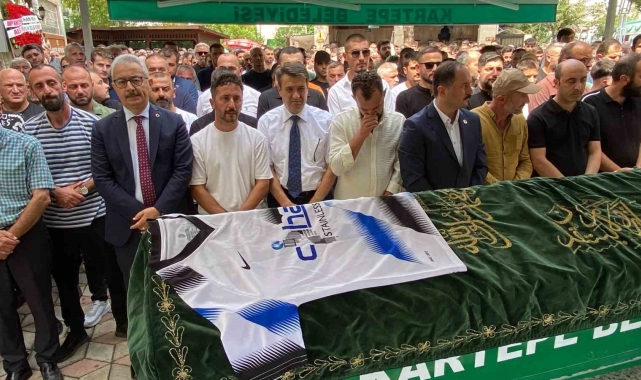 Feci kazada hayatını kaybeden Kaan'a son veda: Tabutuna forma serildi