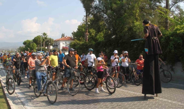 Fethiye'de 'Arabasız Gün' bisiklet etkinliği ilgi gördü