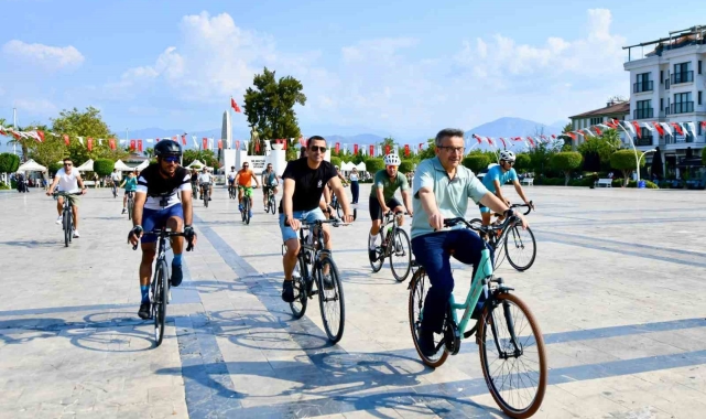 Fethiye'de temiz hava ve sağlıklı yaşam için pedalladılar