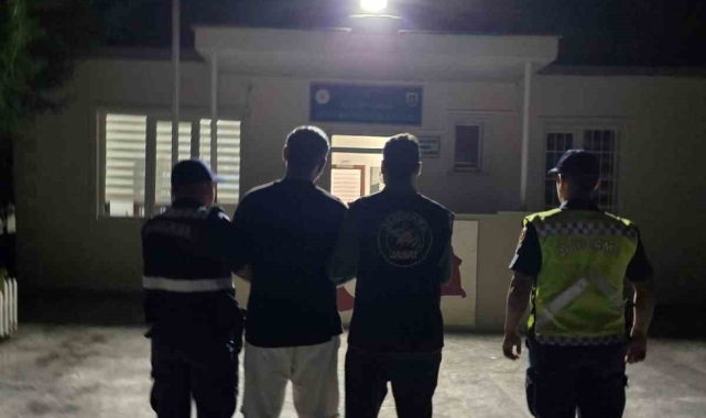 Finike'de 21 yıl 4 ay hapis cezasıyla aranan şahıs yakalandı