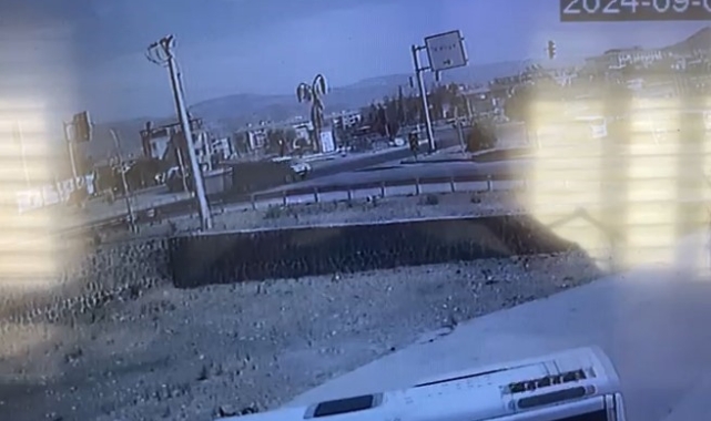 Gaziantep'te 4 kişinin yaralandığı kaza güvenlik kamerasında