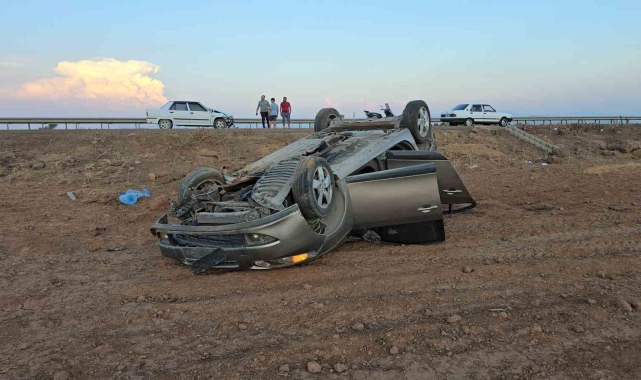 Gaziantep'te çarpışan 2 otomobilden biri takla attı: 4 yaralı