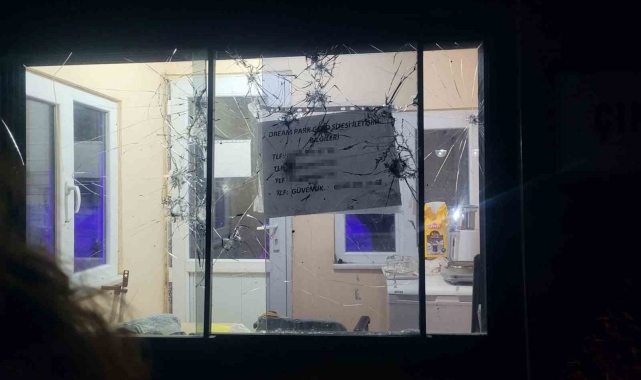 Gece vakti alkollü şekilde gittiği site sakinlerine bıçakla dehşeti yaşattı