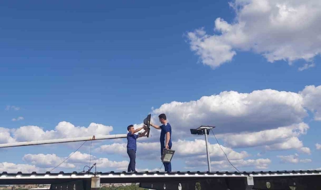 Gediz ilçe stadyumuna ek aydınlatma ile spor saatleri uzatıldı