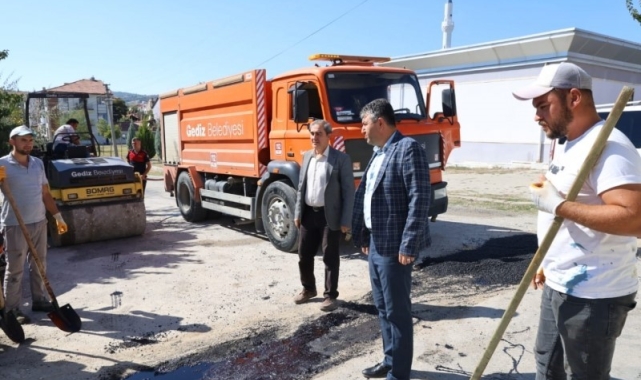 Gediz'de asfalt çalışmaları devam ediyor