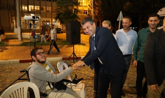 Gediz'de gezen sinema büyük ilgi gördü