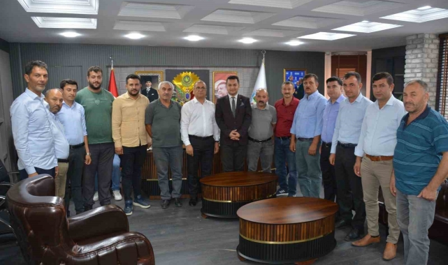 Genç kaymakam görev yaptığı ilçede 'hemşehrilik beratı' ile onurlandırıldı