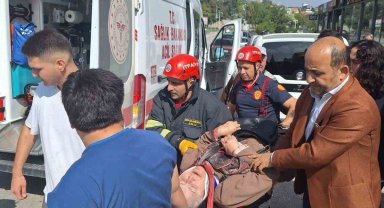 Geri manevra yapan kamyonet, kadına çarptı