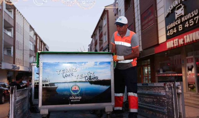 Gölbaşı Belediyesi, yeni çöp konteynerlerini hizmete sundu