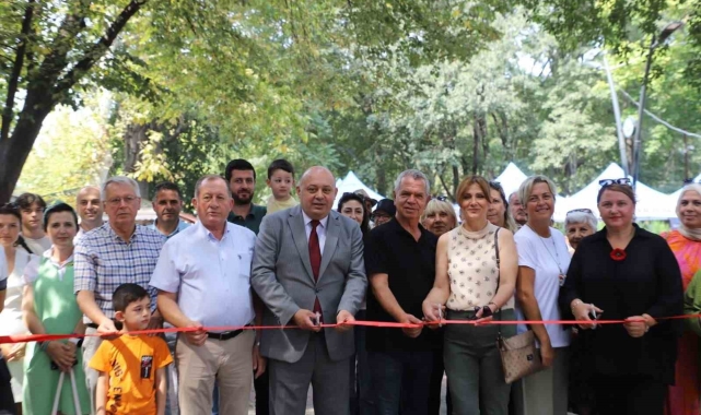 Gönen'de 16. Ulusal Oya ve Çeyiz Festivali coşkuyla başladı