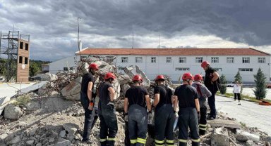 Gönüllü arama ekibinden gerçeği aratmayan tatbikat