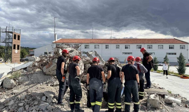 Gönüllü arama ekibinden gerçeği aratmayan tatbikat