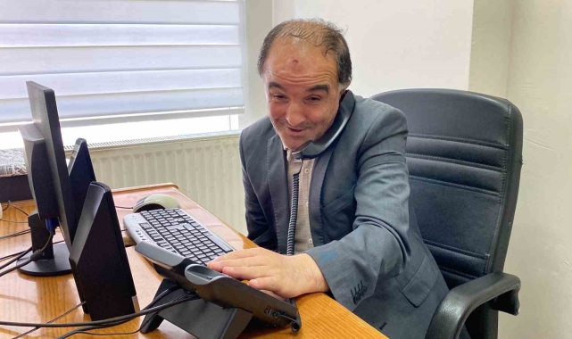 Görme engelli santral memuru, hafızasında 6 bin 500 telefon numarası tutuyor